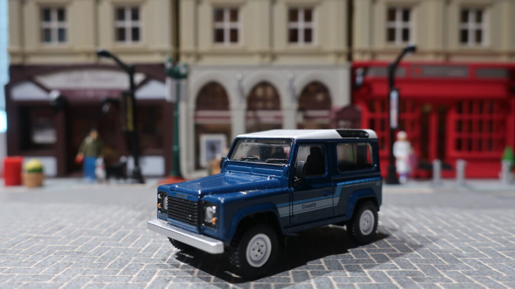 MINI GT Land Rover Defender 90 County Wagon Stratos Blue