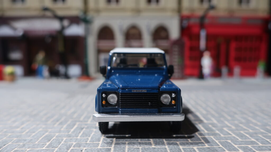 MINI GT Land Rover Defender 90 County Wagon Stratos Blue