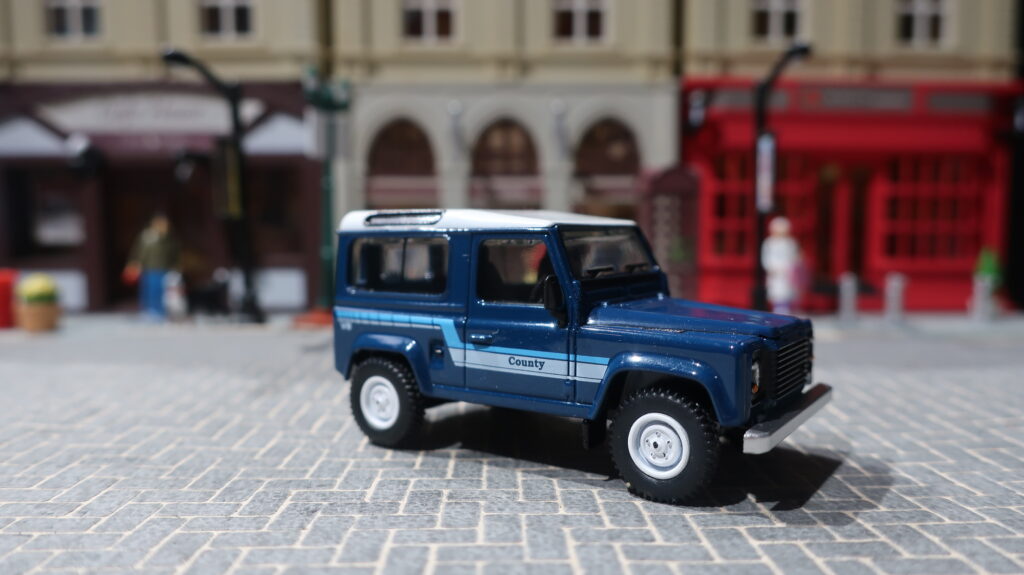 MINI GT Land Rover Defender 90 County Wagon Stratos Blue
