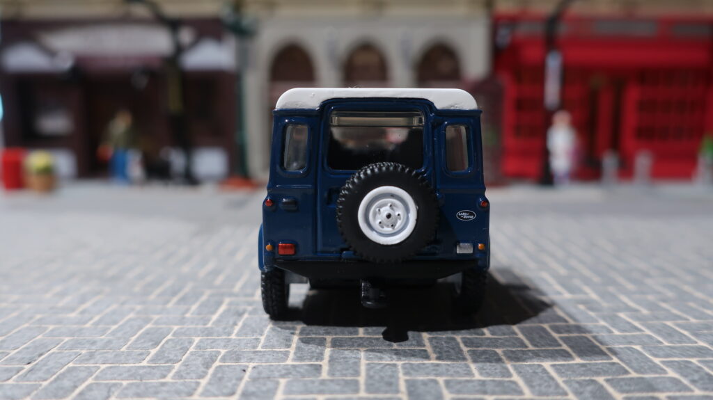 MINI GT Land Rover Defender 90 County Wagon Stratos Blue