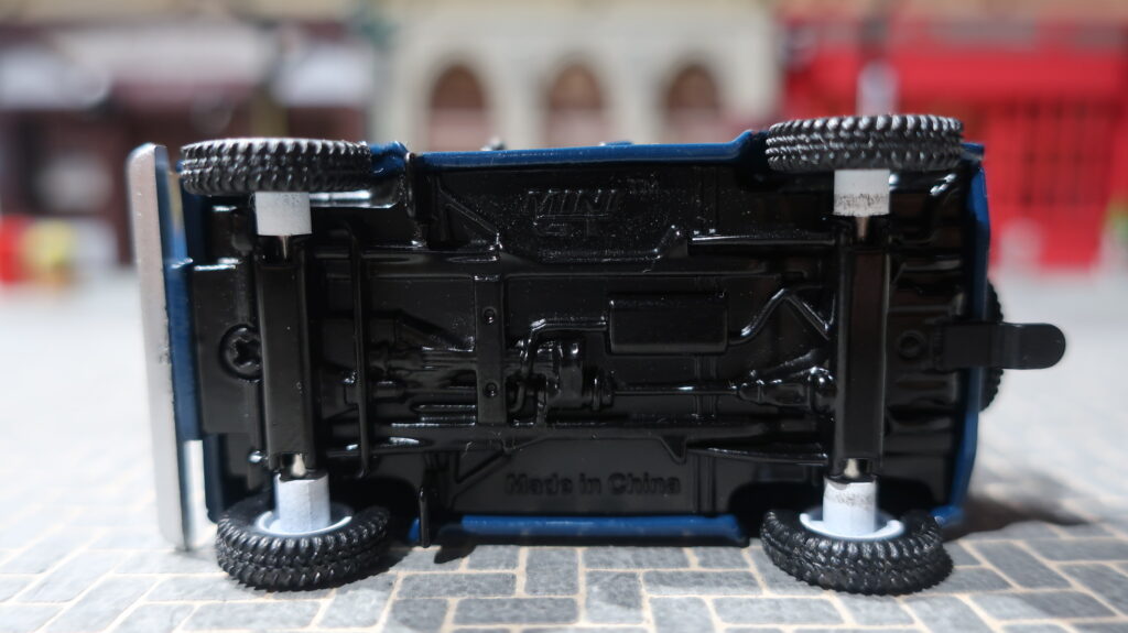 MINI GT Land Rover Defender 90 County Wagon Stratos Blue