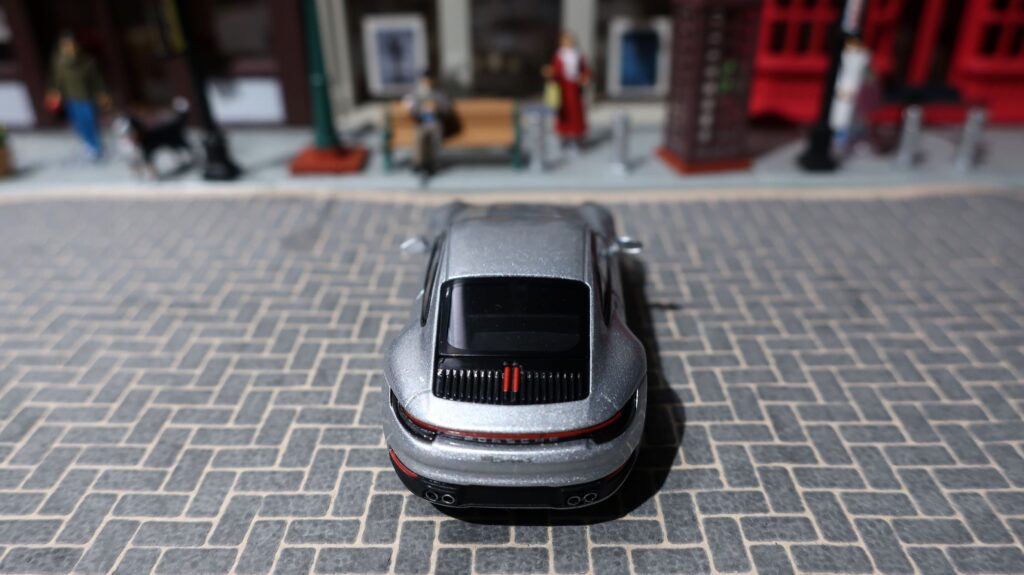 MINI GT Porsche 911 Carrera 4S