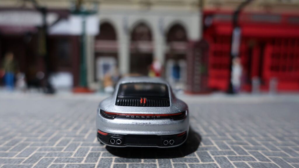 MINI GT Porsche 911 Carrera 4S