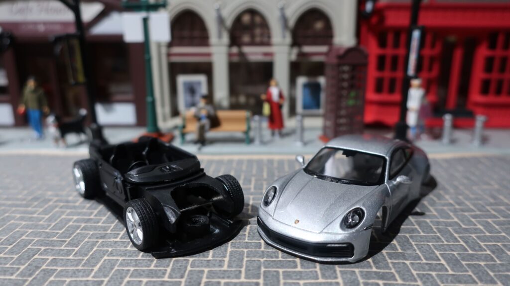 MINI GT Porsche 911 Carrera 4S