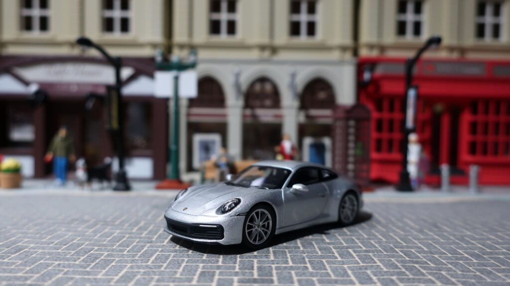 MINI GT Porsche 911 Carrera 4S