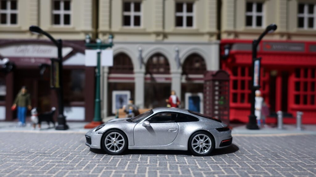 MINI GT Porsche 911 Carrera 4S