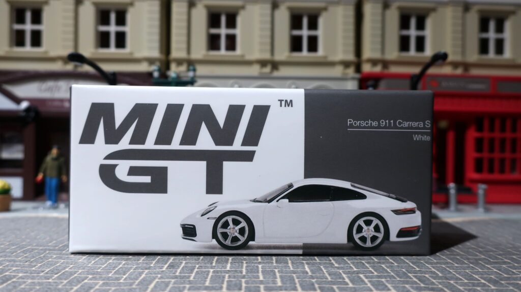 MINI GT Porsche 911 Carrera S