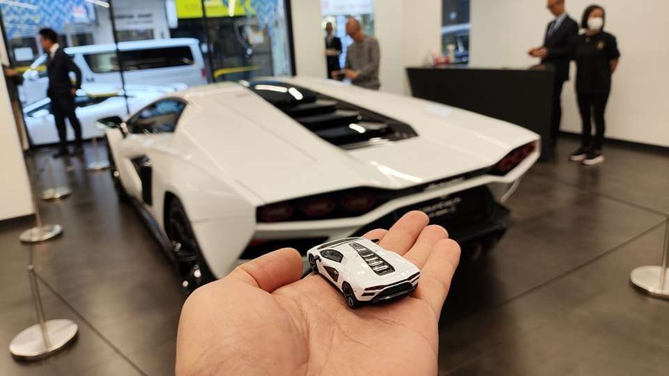 MINI GT lamborghini countach 800-4