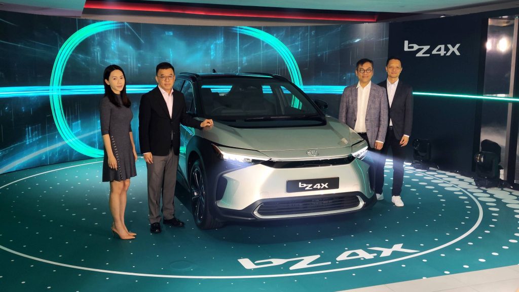 英之傑大中華區品牌及數碼市場推廣總經理葉心明、英之傑大中華區及新加坡市場推廣總監劉啟予
、英之傑大中華區董事總經理劉啟成及皇冠汽車大中華區豐田及凌志及易手車銷售總監羅浩堅