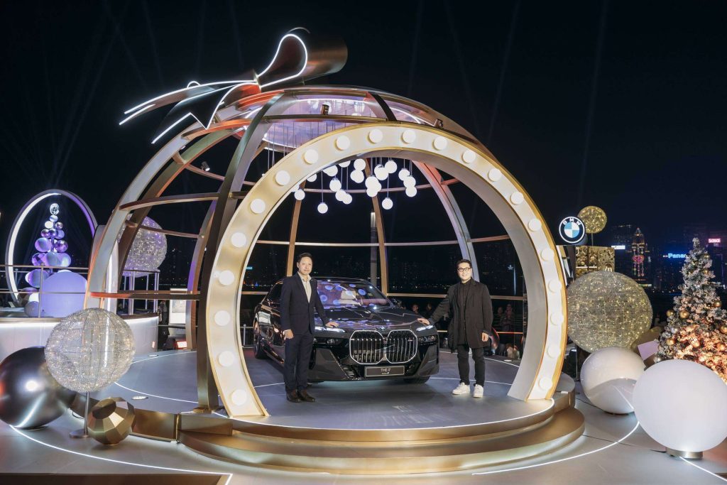 寶馬汽車(香港)有限公司香港及澳門董事總經理梁健燊先生及(右)新世界發展有限公司集團客戶生態系統高級總監張之杰先生