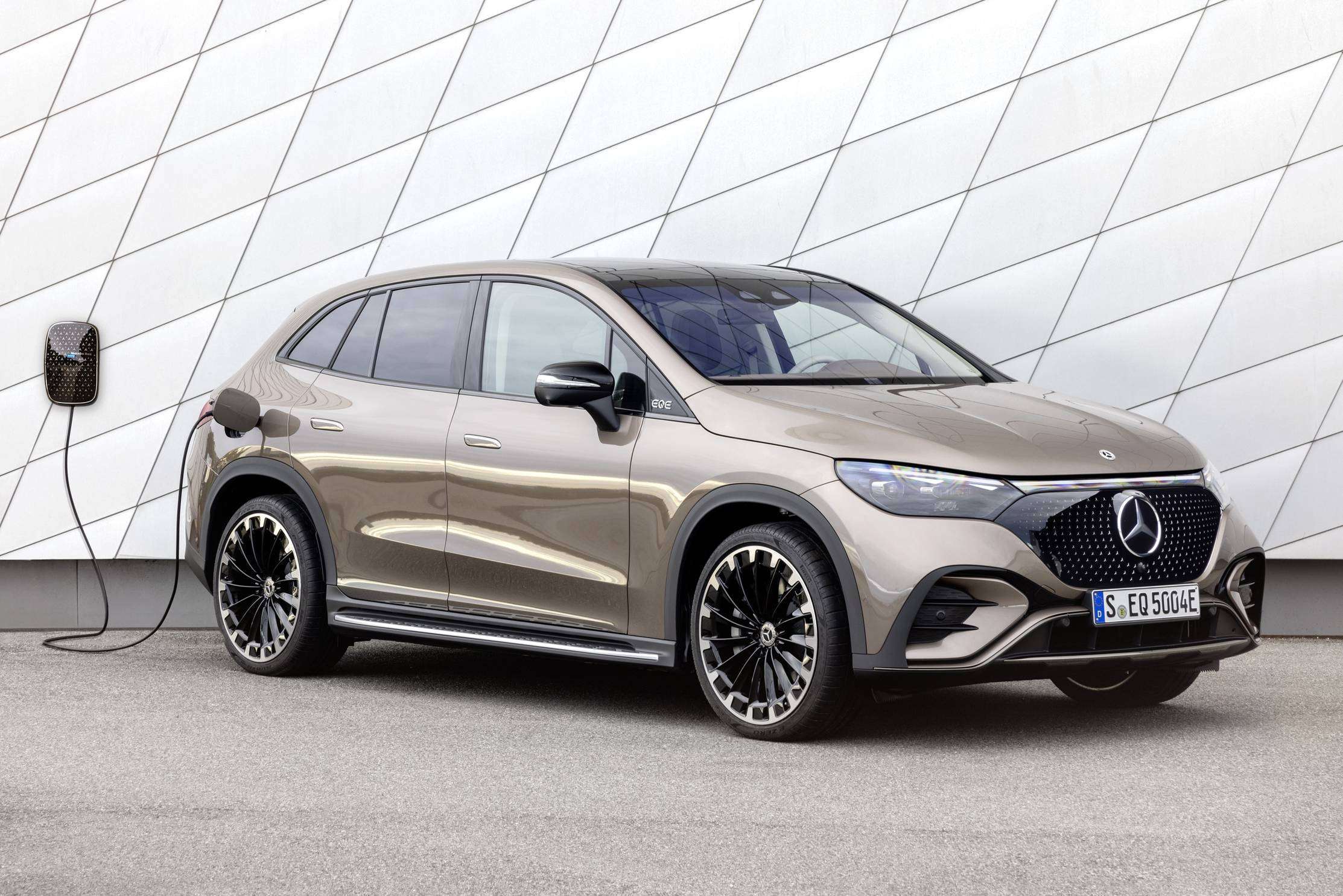 Mercedes Benz EQE SUV
