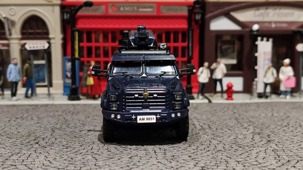 ARTOYS Hong Kong Police Force's Armoured Sabertooth  劍齒虎