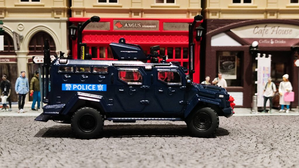 ARTOYS Hong Kong Police Force's Armoured Sabertooth  劍齒虎