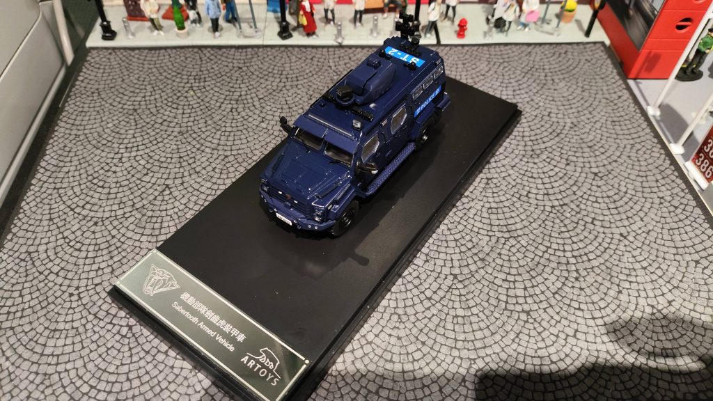 ARTOYS Hong Kong Police Force's Armoured Sabertooth  劍齒虎