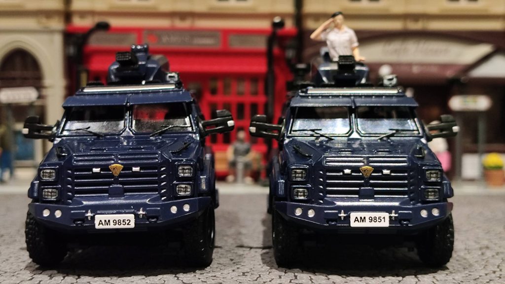 ARTOYS Hong Kong Police Force's Armoured Sabertooth  劍齒虎