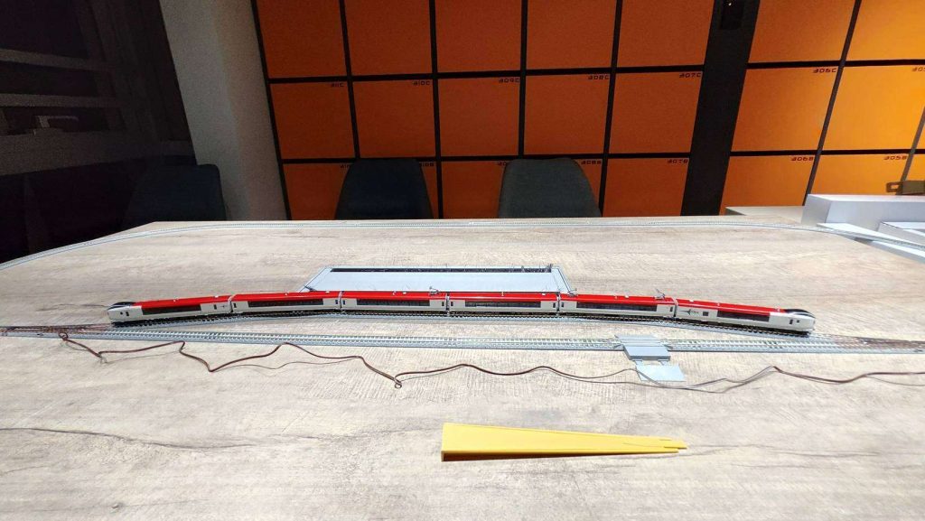 KATO 10-847 E259 Series Narita Express NEX