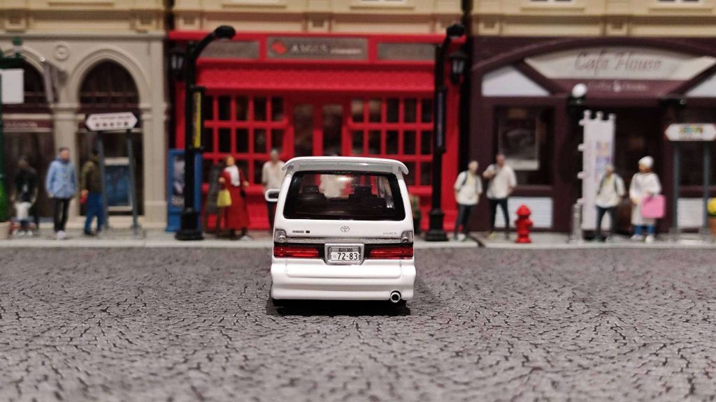 Tarmac Works Toyota Hiace Wagon Custom White SPECIAL EDITION