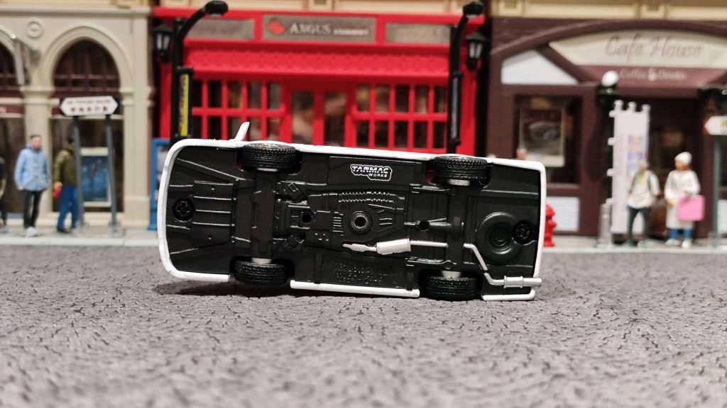 Tarmac Works Toyota Hiace Wagon Custom White SPECIAL EDITION