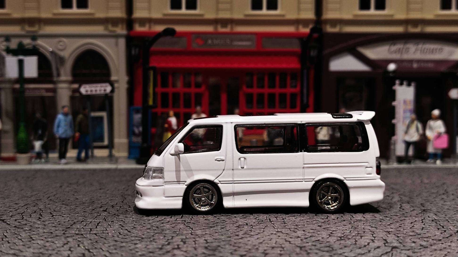 Tarmac Works Toyota Hiace Wagon Custom White SPECIAL EDITION