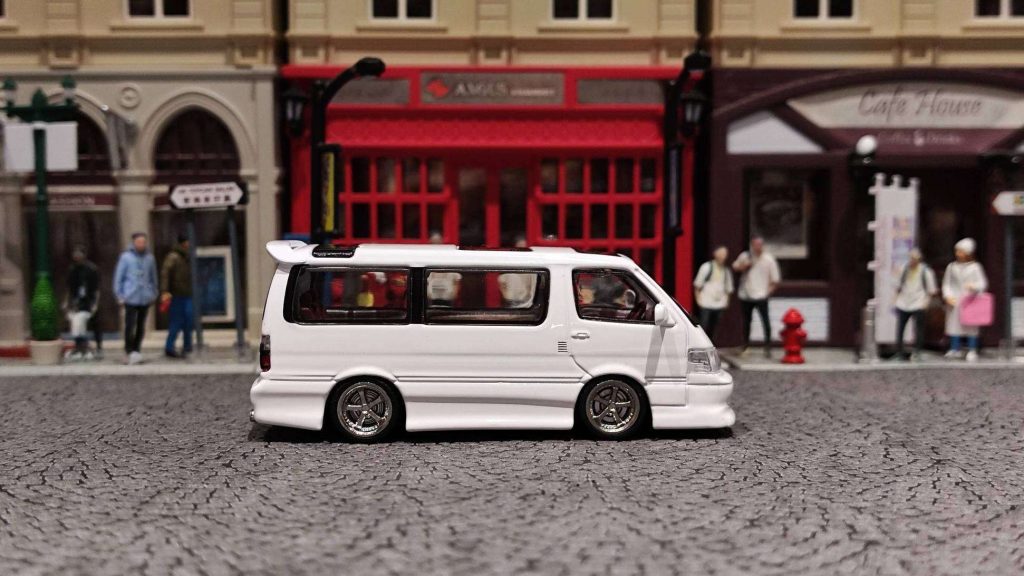 Tarmac Works Toyota Hiace Wagon Custom White SPECIAL EDITION