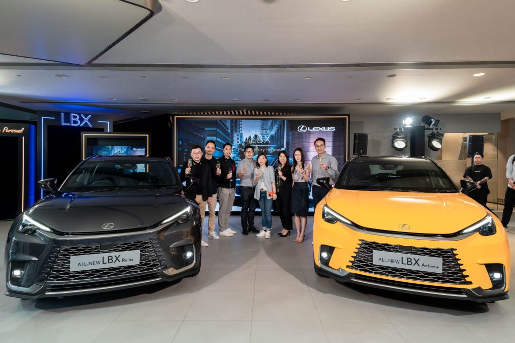 （由左至右）英之傑亞太區市場推廣及客戶總監劉啟予先生 Mr Adley Low、英之傑大中華區銷售營運總監 (私家車及公司客戶營業) 羅浩堅先生 Mr. Calvin Lo、英之傑香港策略與運營規劃高級經理李玨章先生 Mr. Leo Li、英之傑大中華區產品、規劃及分銷總監馮惠堅先生 Mr. David Fung、英之傑大中華區人力資源總監甘淑儀女士 Ms. Edith Kam、英之傑大中華區財務總監陳鳳崙 Ms. Katherine Chan、英之傑大中華區市場推廣總監葉心明女士 Ms. Susanna Yip及英之傑大中華區售後服務總監黃家倫先生 Mr. Alen Wong在新車揭幕禮上合照。