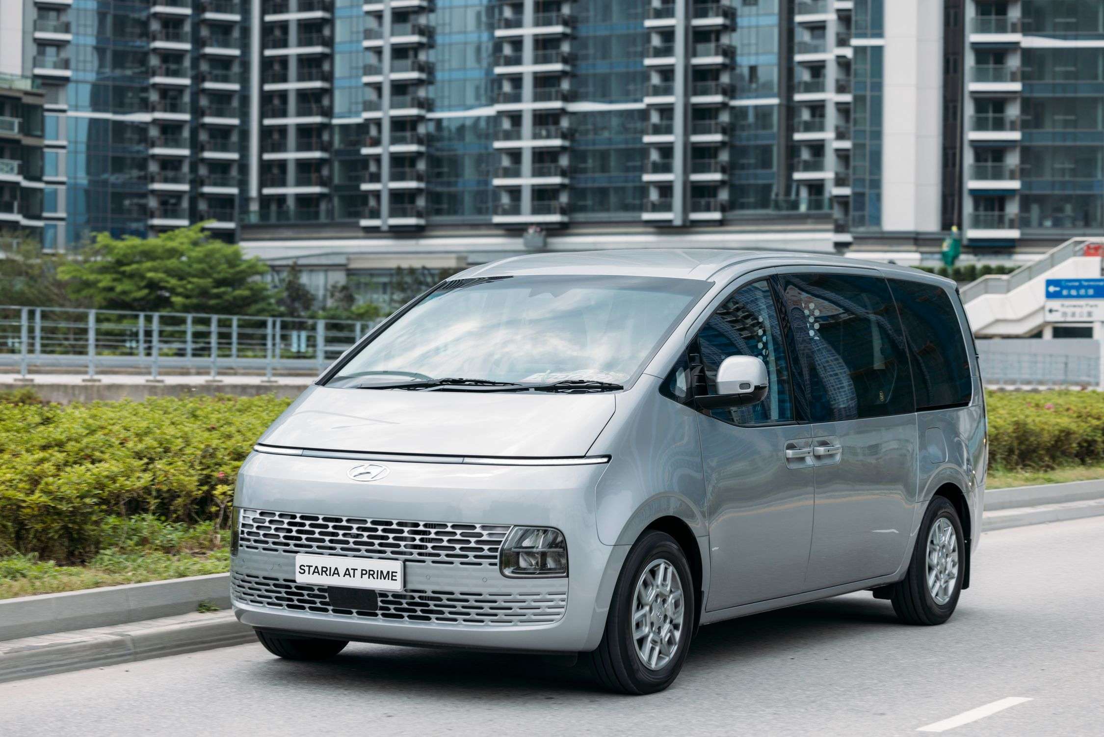 Hyundai STARIA AT Prime