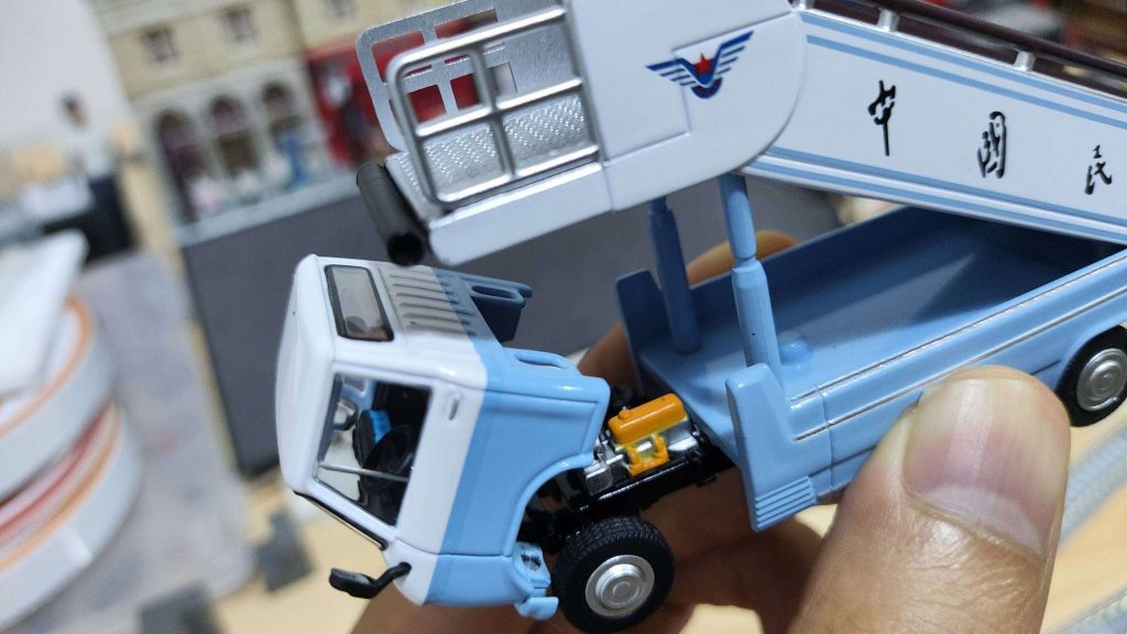 拓意中國民航上海一零二廠 SH751型登機客梯車