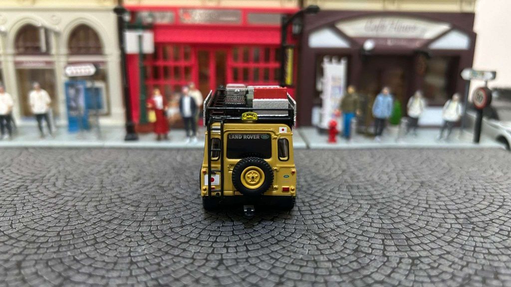 MINI GT Land Rover Defender 110