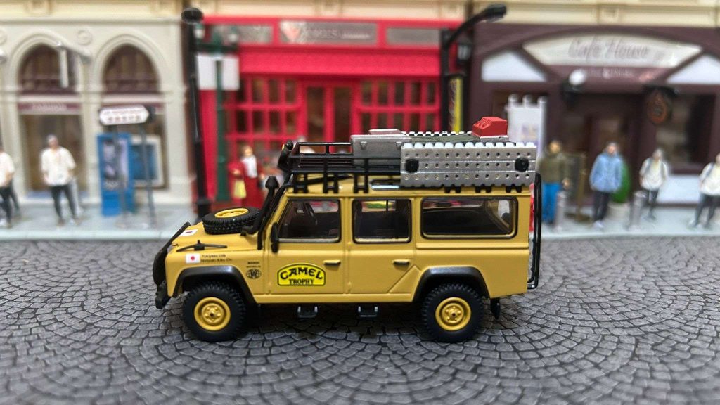 MINI GT Land Rover Defender 110