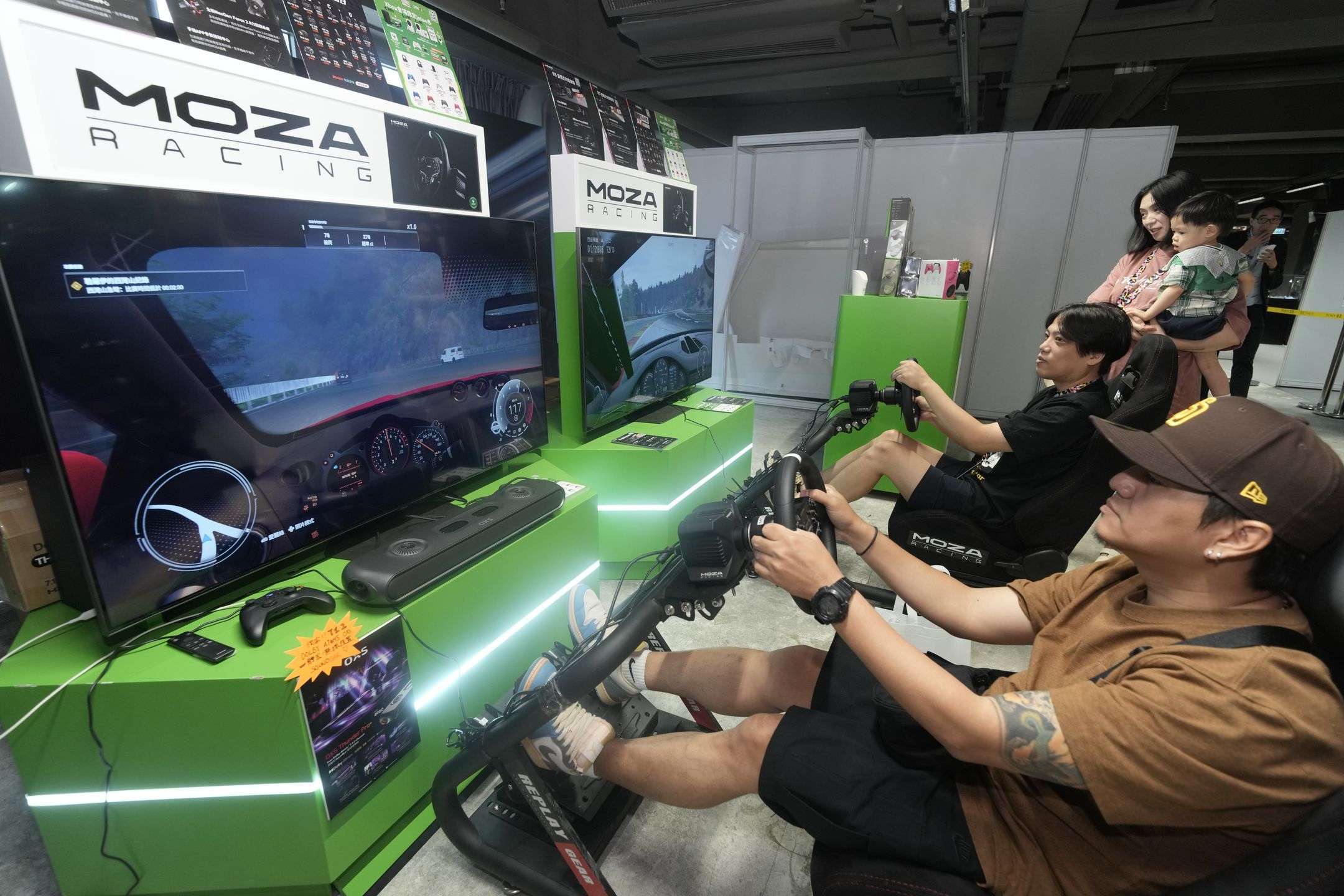 2. Xbox首度登場並帶來以香港為背景的賽車遊戲《Test Drive Unlimited: Solar Crown》(車魂：無限賽 日冕)讓大家即場體驗。