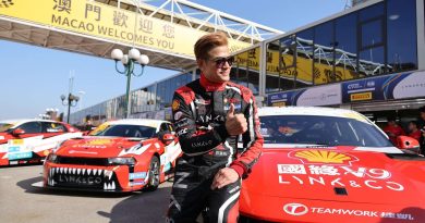 城城失控「甩尾」炒車 提早收場