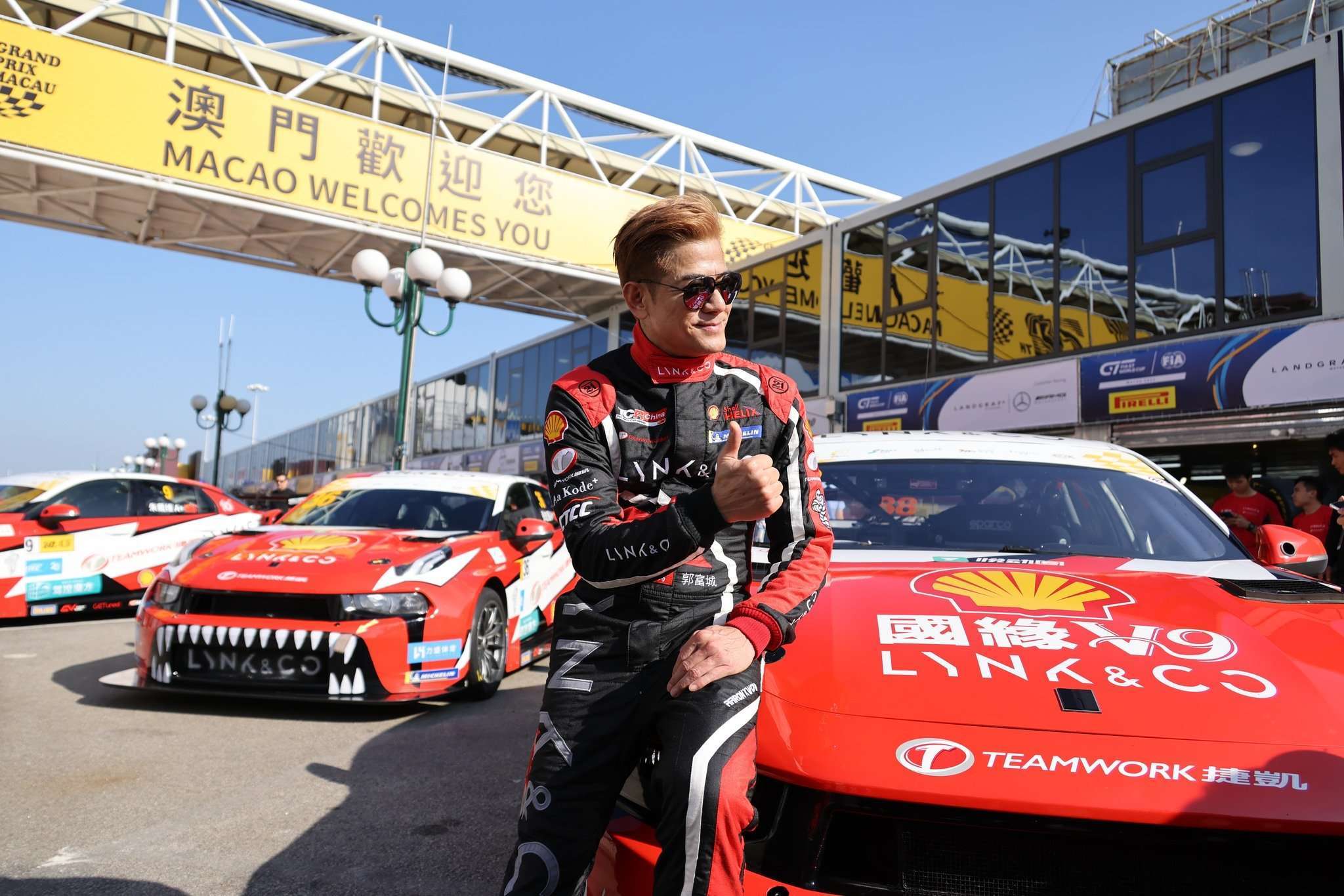 城城失控「甩尾」炒車 提早收場