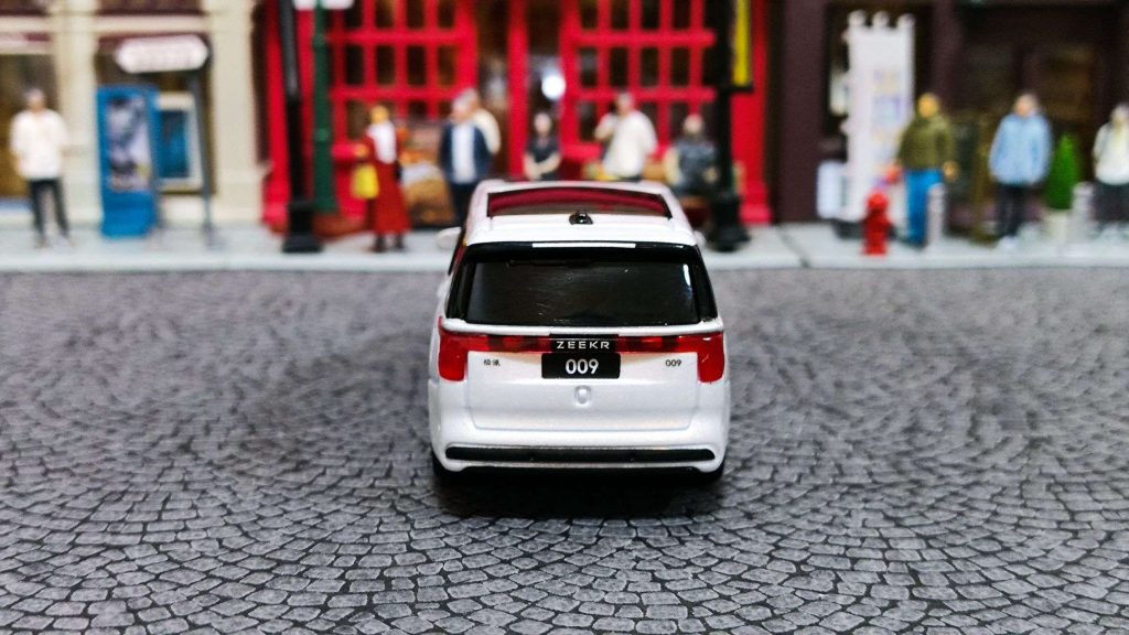 Bburago ZEEKR 009