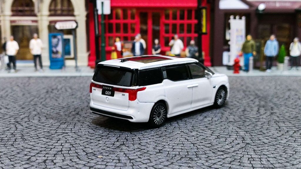 Bburago ZEEKR 009