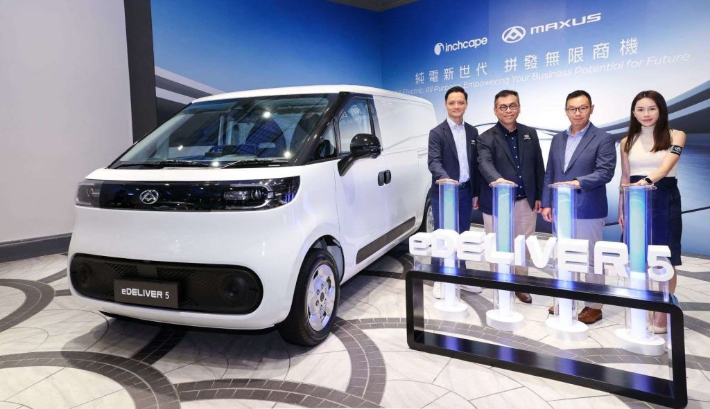 皇冠汽車大中華區豐田及凌志及易手車銷售總監羅浩堅、大中華區董事總經理劉啟成、大中華區商務總監王卓垣、大中華區市場推廣總監葉心明