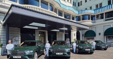 香港半島酒店為其豪華車隊增添了4輛賓利添越長軸距雅度版 （Bentayga Extended Wheelbase Azure）運動型多用途車