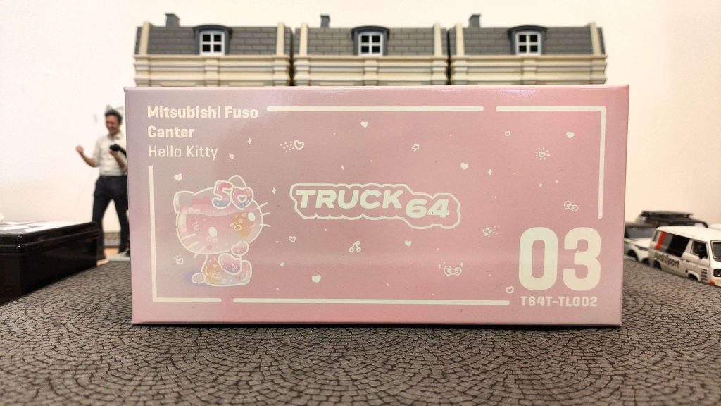 Tarmac Works x Hello Kitty Mitsubishi Fuso Canter