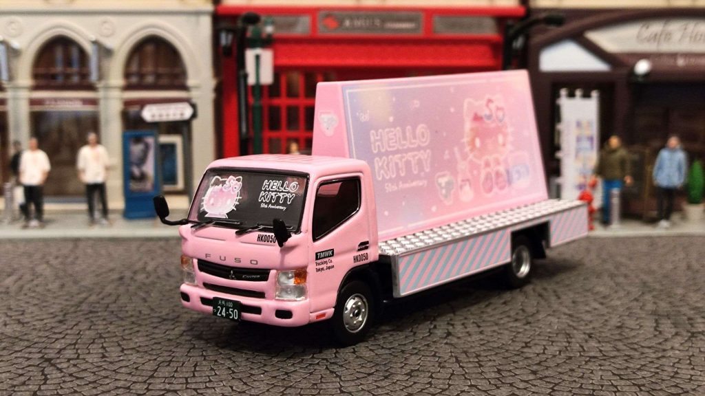 Tarmac Works x Hello Kitty Mitsubishi Fuso Canter