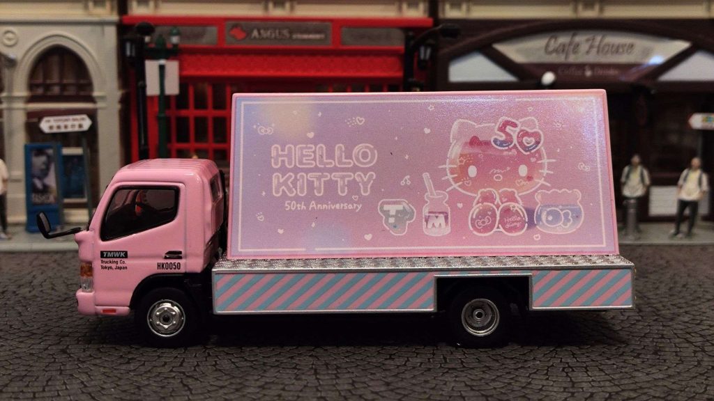 Tarmac Works x Hello Kitty Mitsubishi Fuso Canter