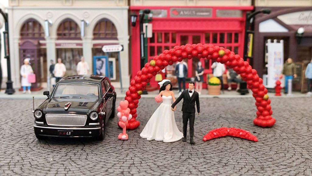Xcartoys Hongqi L5 “Wedding Day”