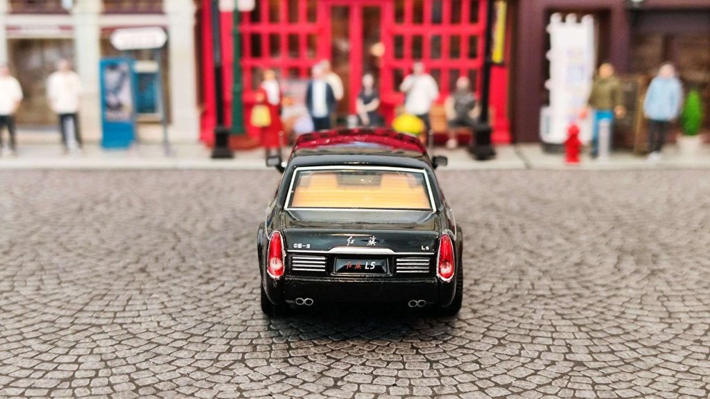 Xcartoys Hongqi L5 “Wedding Day”