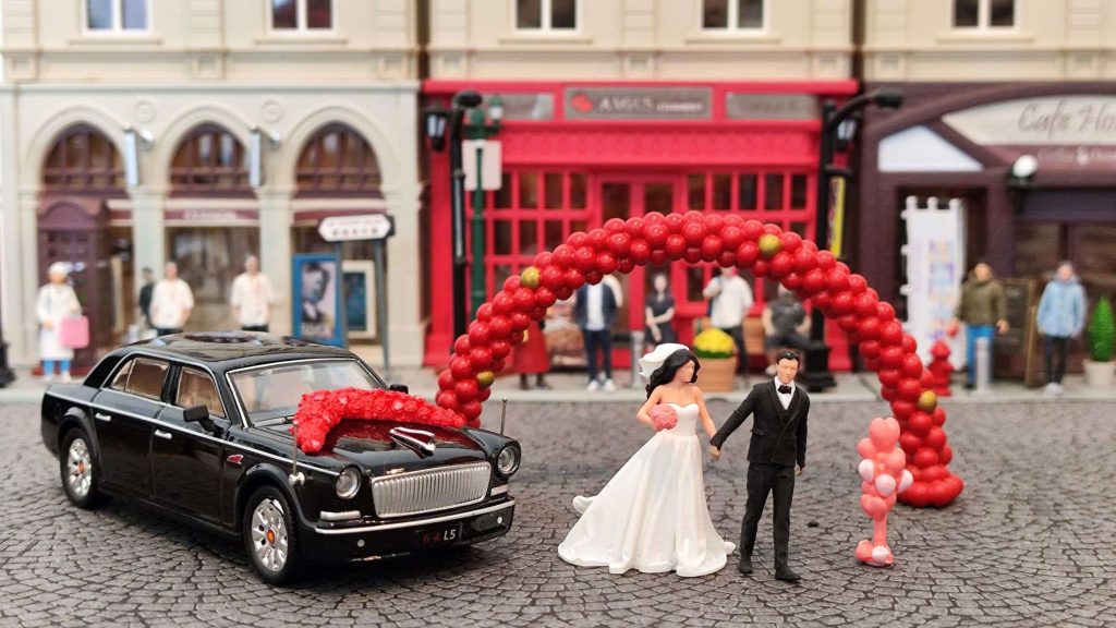 Xcartoys Hongqi L5 “Wedding Day”