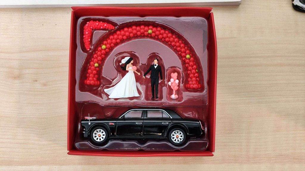 Xcartoys Hongqi L5 “Wedding Day”