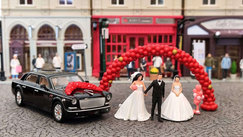 Xcartoys Hongqi L5 “Wedding Day”