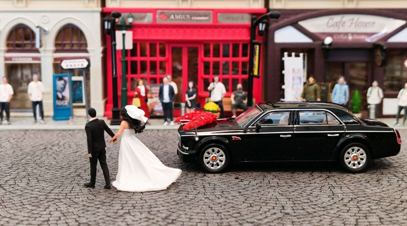 Xcartoys Hongqi L5 “Wedding Day”