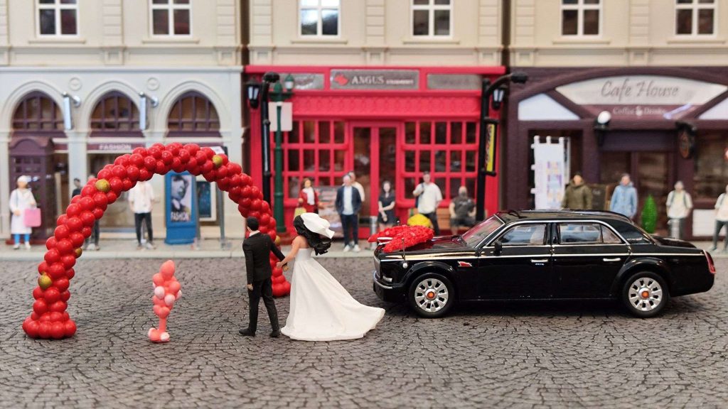 Xcartoys Hongqi L5 “Wedding Day”