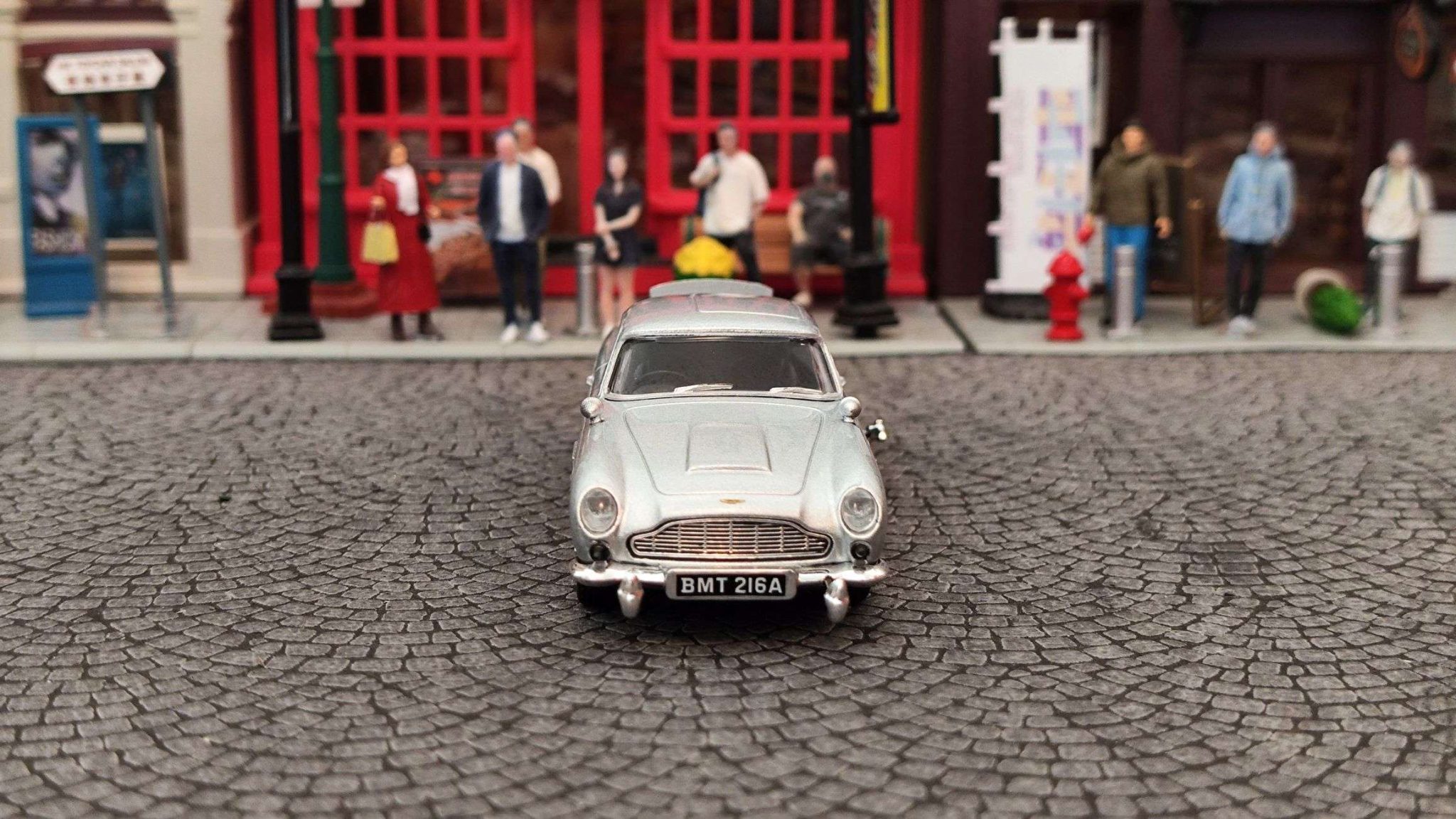 金手指 - MINI GT Aston Martin DB5 “Goldfinger” - HKTOYCAR 手推車