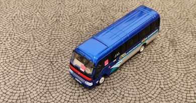 Tiny微影 Toyota Coaster B59 Airport Express Shuttle Bus