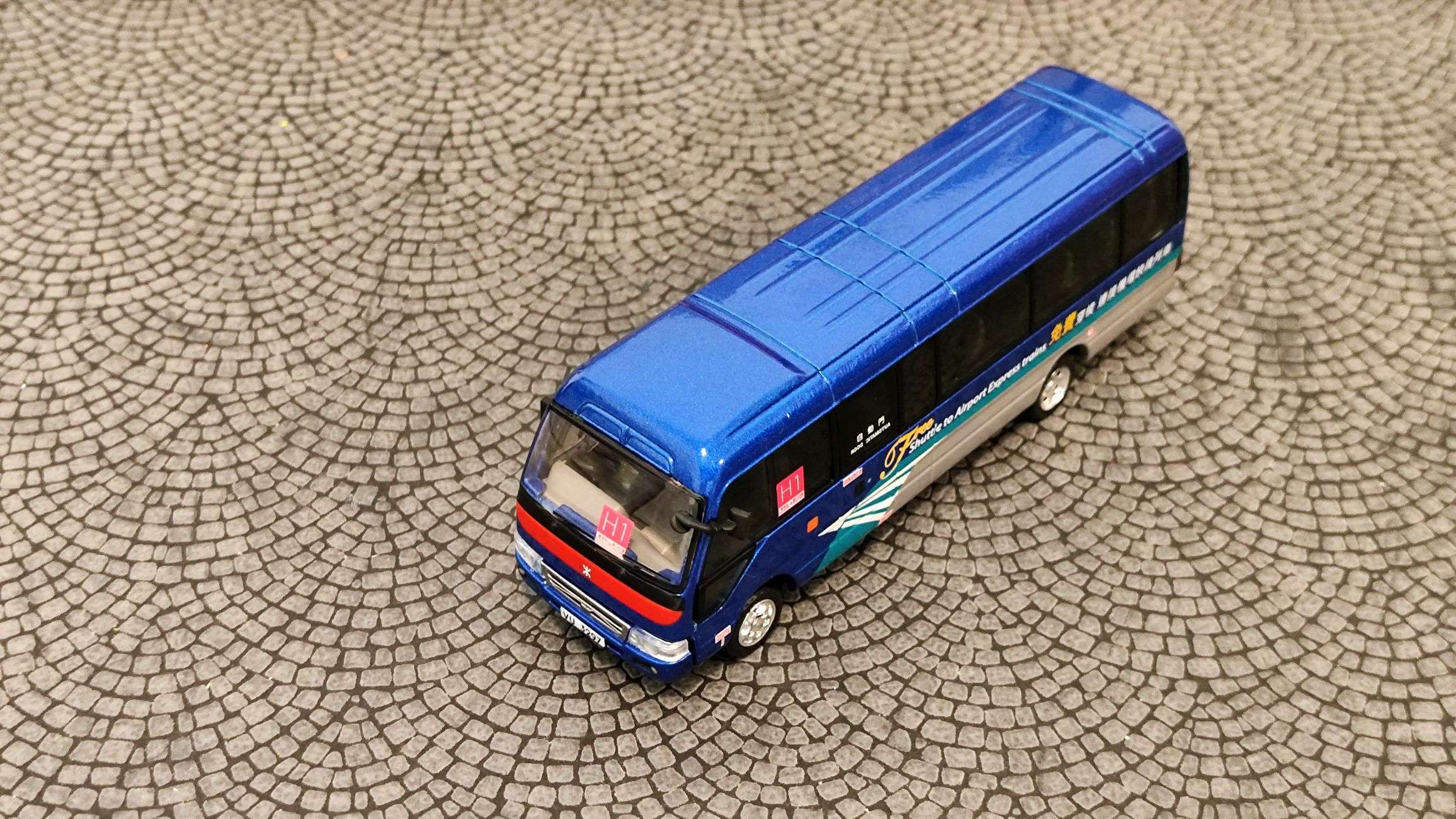 Tiny微影 Toyota Coaster B59 Airport Express Shuttle Bus