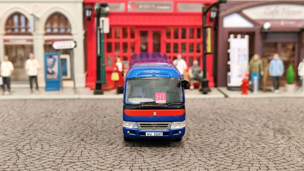 Tiny微影 Toyota Coaster B59 Airport Express Shuttle Bus